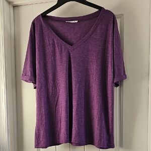 UEU Deep Purple V-Neck Short Sleeve Tee, Womens Small